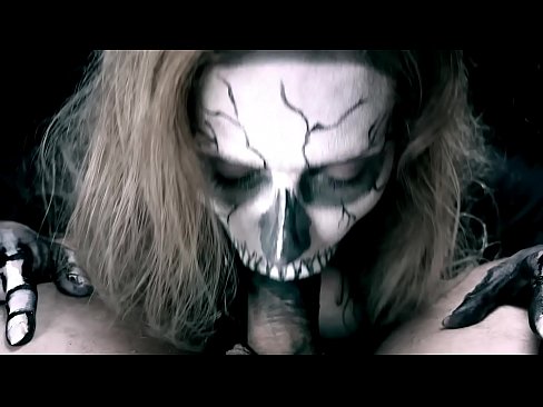 ❤️ Demona knabino suĉanta kokon per sia nigra buŝo kaj glutante kumon. ❤❌ Kvalita porno ĉe porno eo.pornado-co.ru